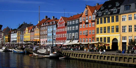 Nyhavn i København – fargerike hus og båter